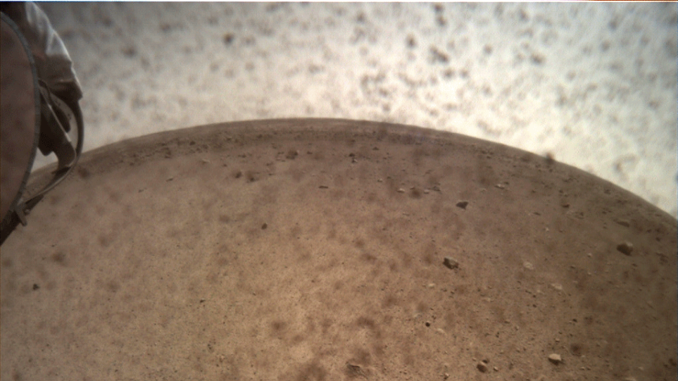 «Μαγεύουν» οι πρώτες ολοκάθαρες εικόνες του InSight από τον πλανήτη Άρη  (φώτο-βίντεο)
