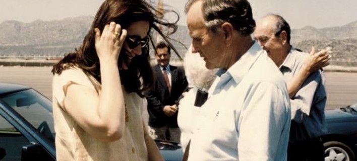 Οι αναμνήσεις της Ν. Μπακογιάννη στην επίσκεψη του Τζορτζ Μπους στο σπίτι της οικογένειας Μητσοτάκη στην Κρήτη (φώτο)