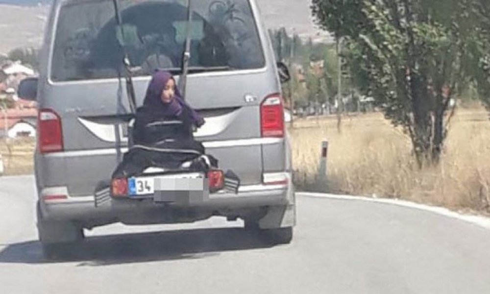 Τούρκος έδεσε την 13χρονη κόρη του στη σχάρα ποδηλάτων του αυτοκινήτου για να πάνε…διακοπές (βίντεο)