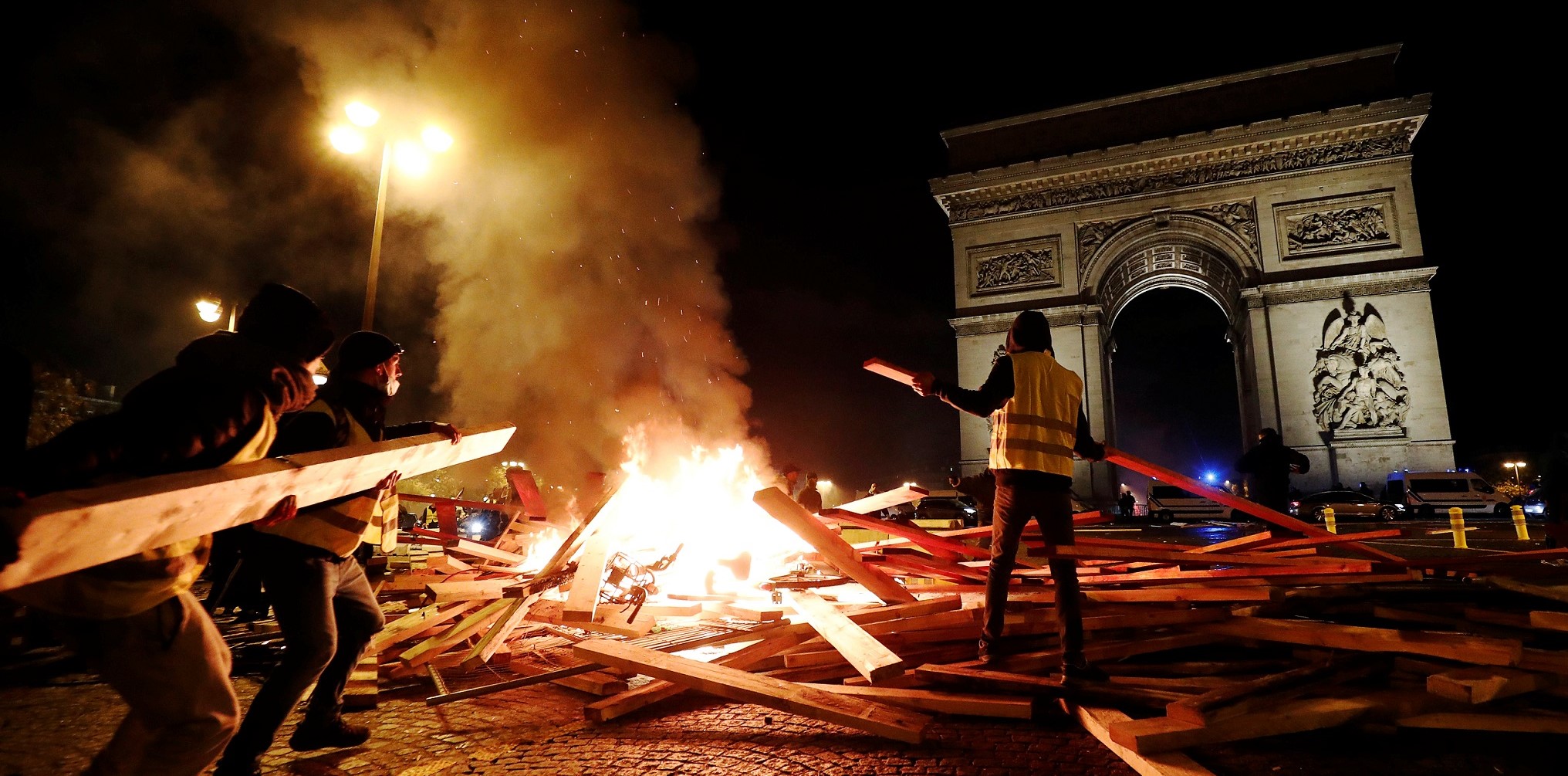 Η εξέγερση εξαπλώνεται: Αιματηρές διαδηλώσεις & στις Βρυξέλλες – Ο Μακρόν φτιάχνει φρουρά «πραιτωριανών» για να γλιτώσει