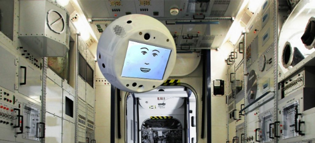 Αστροναύτης έπιασε κουβεντούλα με το έξυπνο ρομπότ μέσα στο Διεθνή Διαστημικό Σταθμό