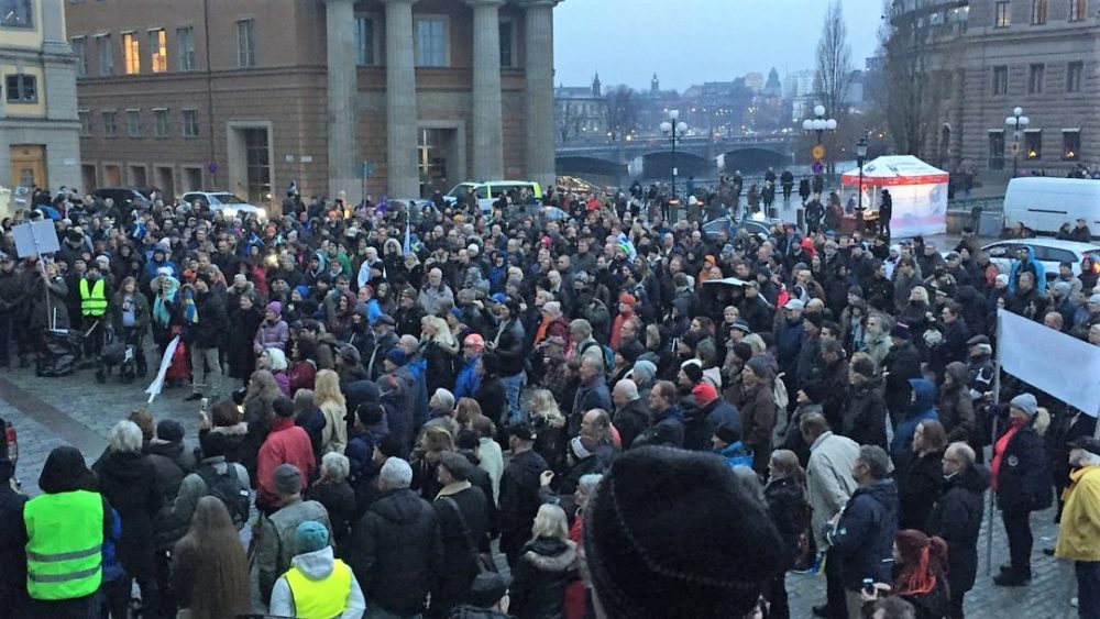 Ξυπνούν και οι Σουηδοί: Διαδηλώσεις στη Στοκχόλμη κατά της παράνομης μετανάστευσης