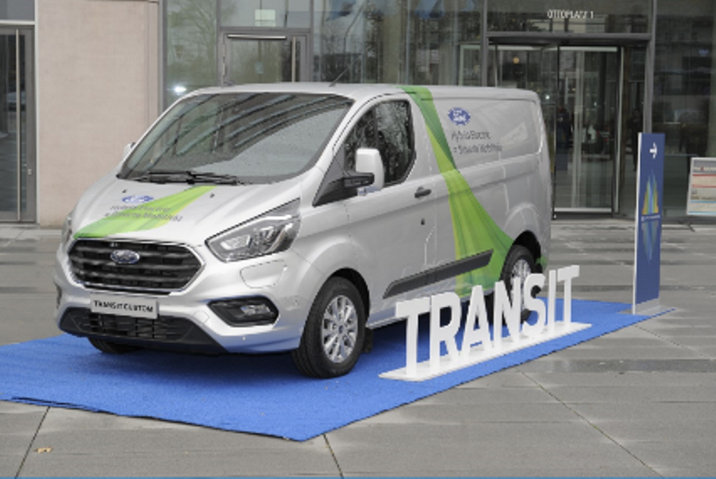 Η Ford επεκτείνει τη δοκιμή του Transit Plug-In Hybrid Van στην Κολωνία