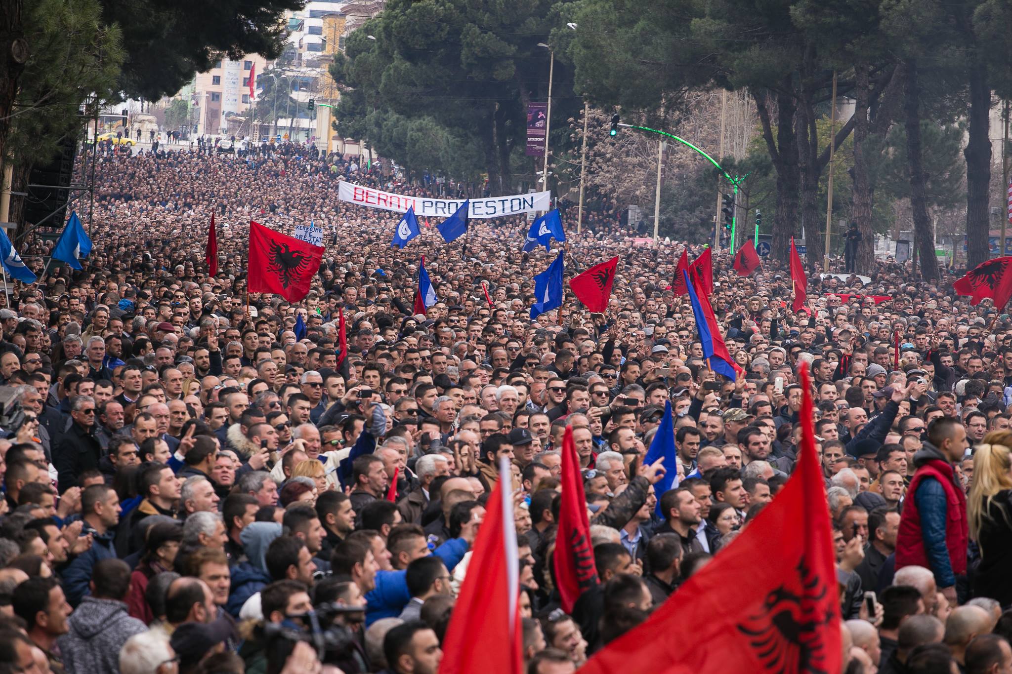 Οι Αλβανοί διοργανώνουν συλλαλητήριο στο Αργυρόκαστρο κατά του ελληνικού… «εθνικισμού»!