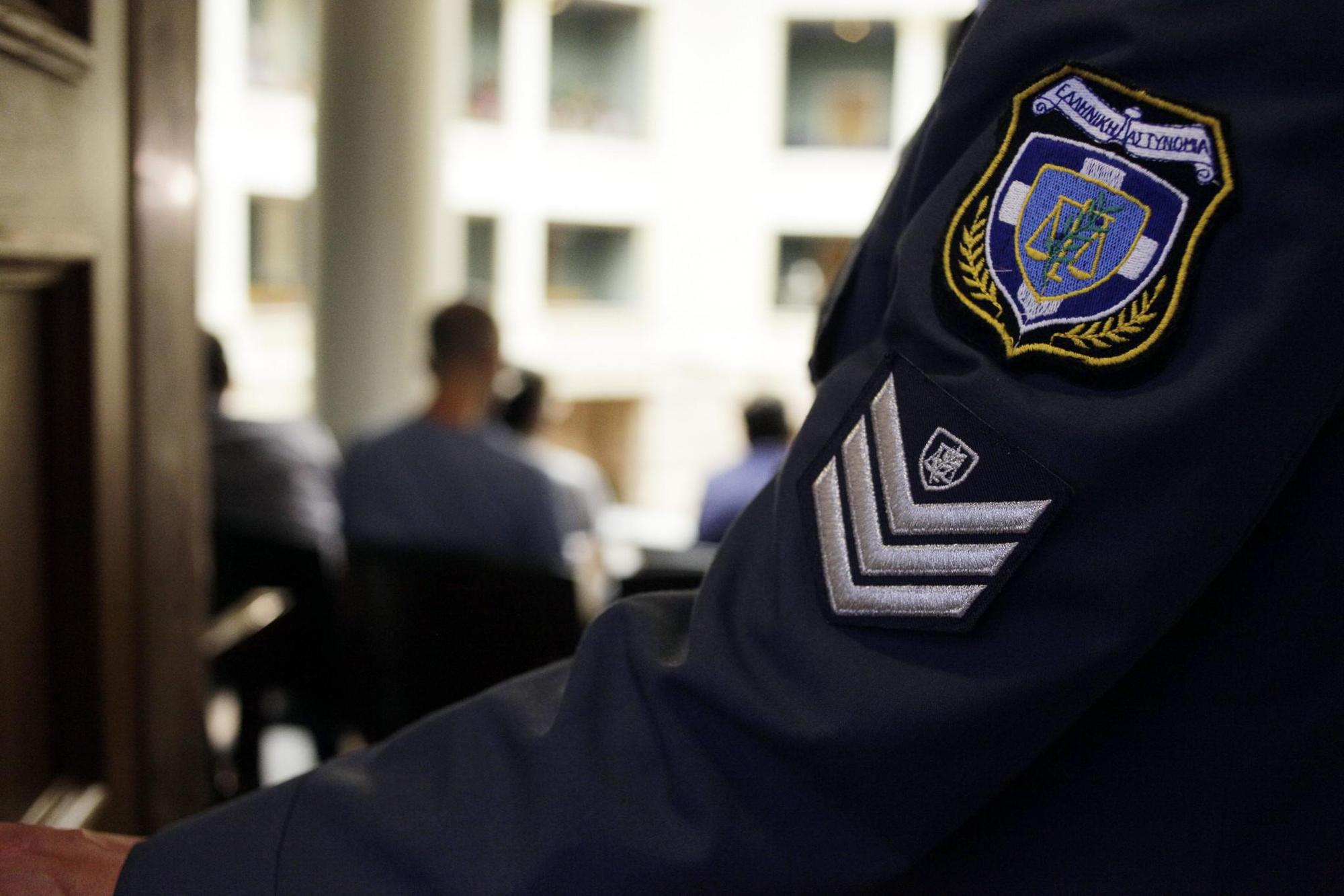 Ένωση Αστυνομικών για επίθεση στο σπίτι του Φλαμπουράρη: «Άνανδρη επίθεση – Τραυματίστηκε συνάδελφός μας»