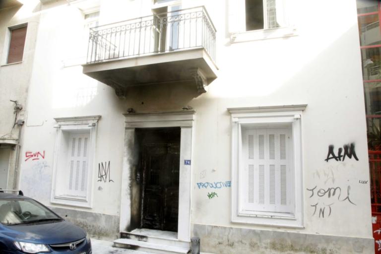 Νέα επίθεση με μολότοφ και  πέτρες στο σπίτι του Αλέκου Φλαμπουράρη