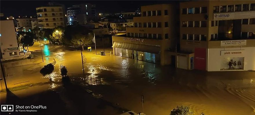Κλειστούς δρόμους και πλημμυρισμένα σπίτια άφησε πίσω της η καταιγίδα που έπληξε τη Κύπρο (φωτο)