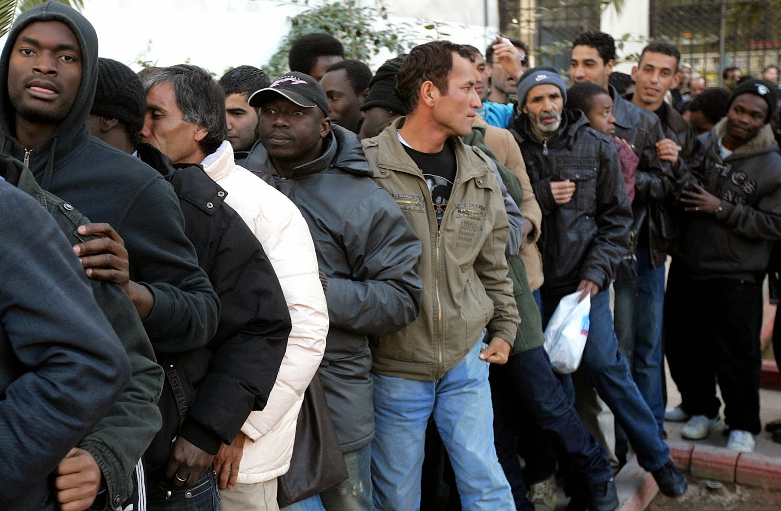 Έρχονται ακόμη 1000 παράνομοι μετανάστες  από τη Λέσβο σε… «δομές» στην ενδοχώρα