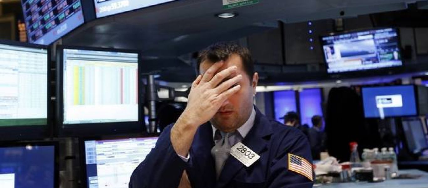 Μίνι-κραχ στις ΗΠΑ – «Βουτιά» όλων των δεικτών στο Χρηματιστήριο – Έχασε 800 μονάδες ο Dow Jones