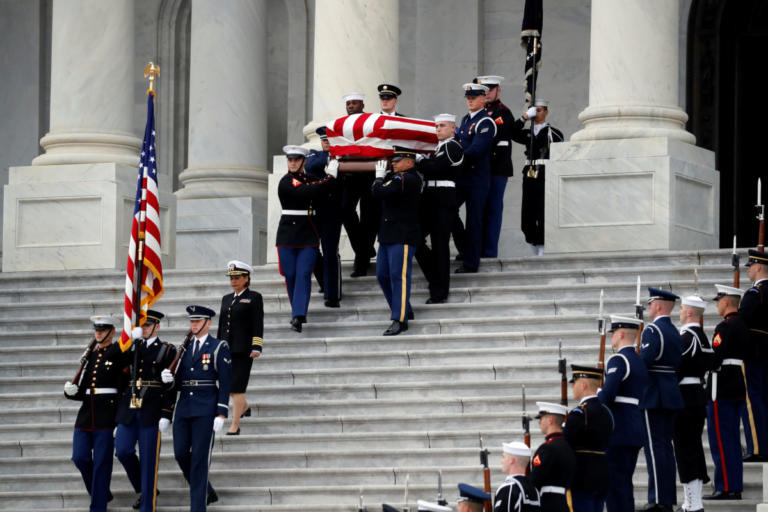 Τζορτζ Μπους: Δείτε ζωντανά το τελευταίο αντίο στον πρώην Πρόεδρο των ΗΠΑ (βίντεο)
