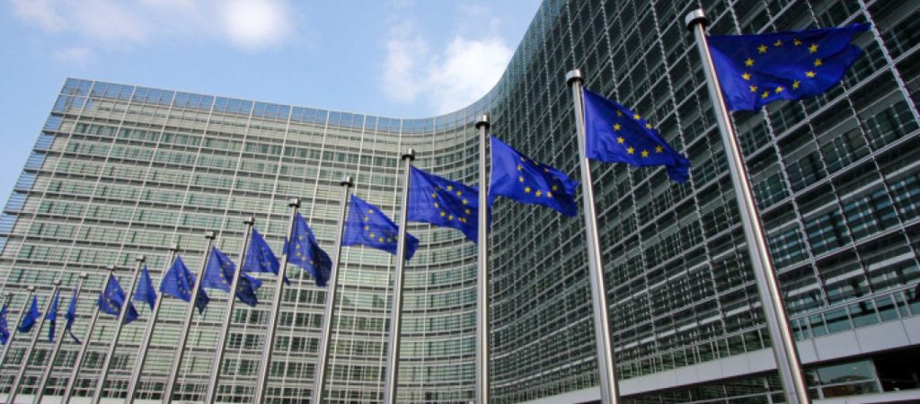 Κομισιόν: Νέες προτάσεις για την ενδυνάμωση του «παγκόσμιου ρόλου» του ευρώ