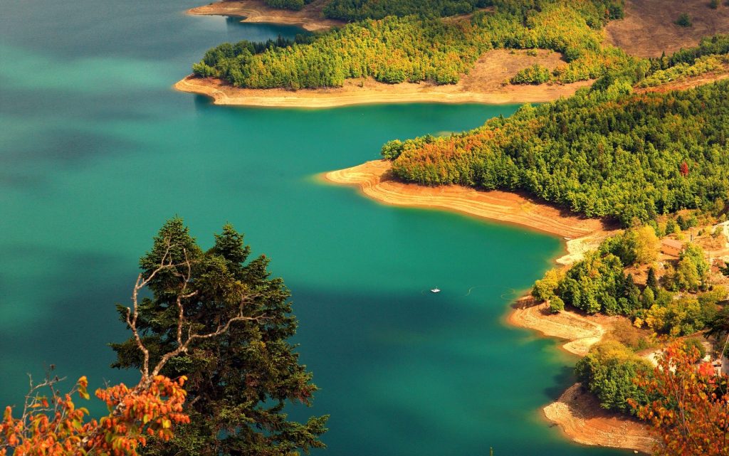 Το μακάβριο μυστικό της λίμνης Πλαστήρα: Το ξεχασμένο ναυάγιο με τους 20 νεκρούς εργάτες [φωτό]