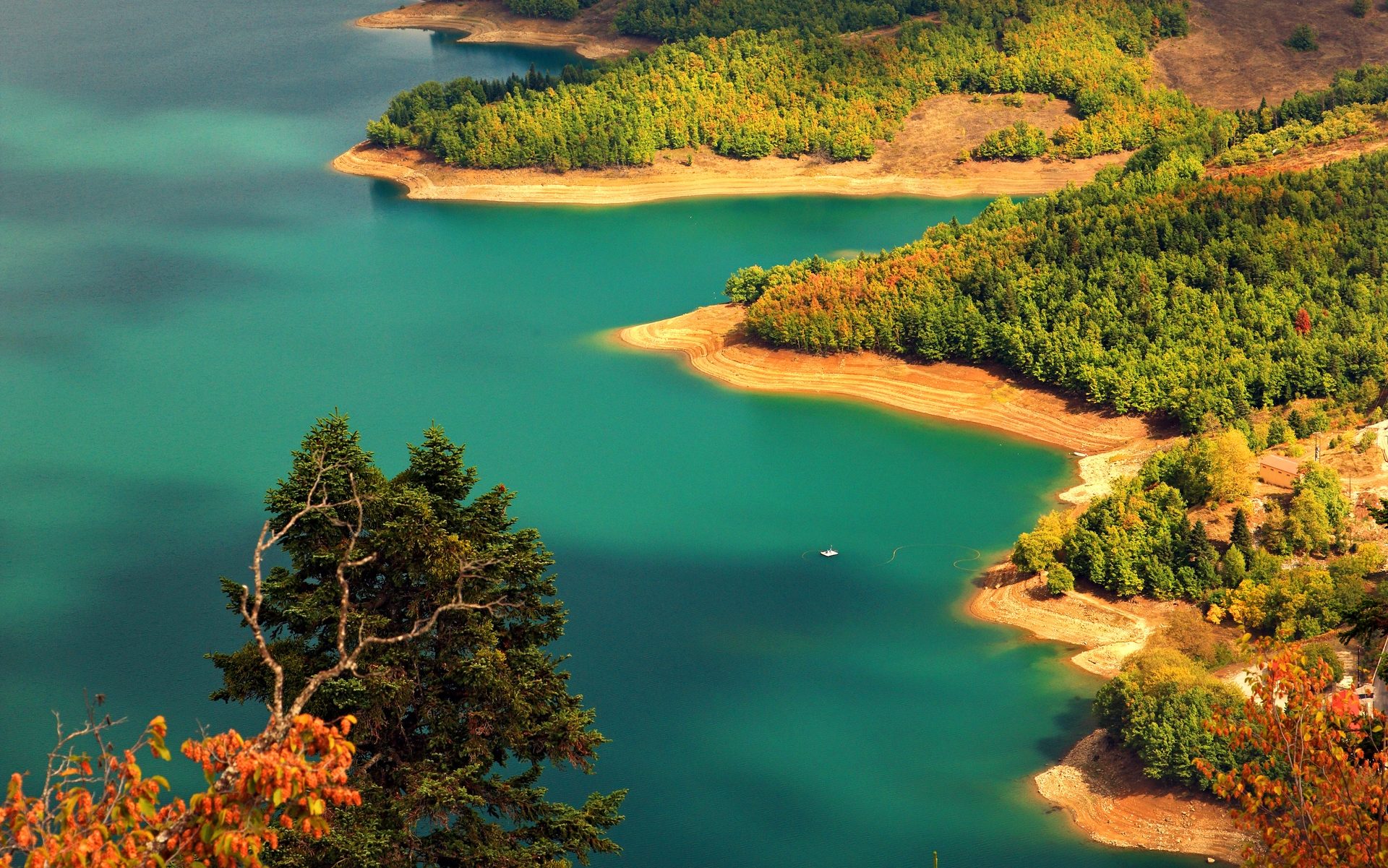 Το μακάβριο μυστικό της λίμνης Πλαστήρα: Το ξεχασμένο ναυάγιο με τους 20 νεκρούς εργάτες [φωτό]