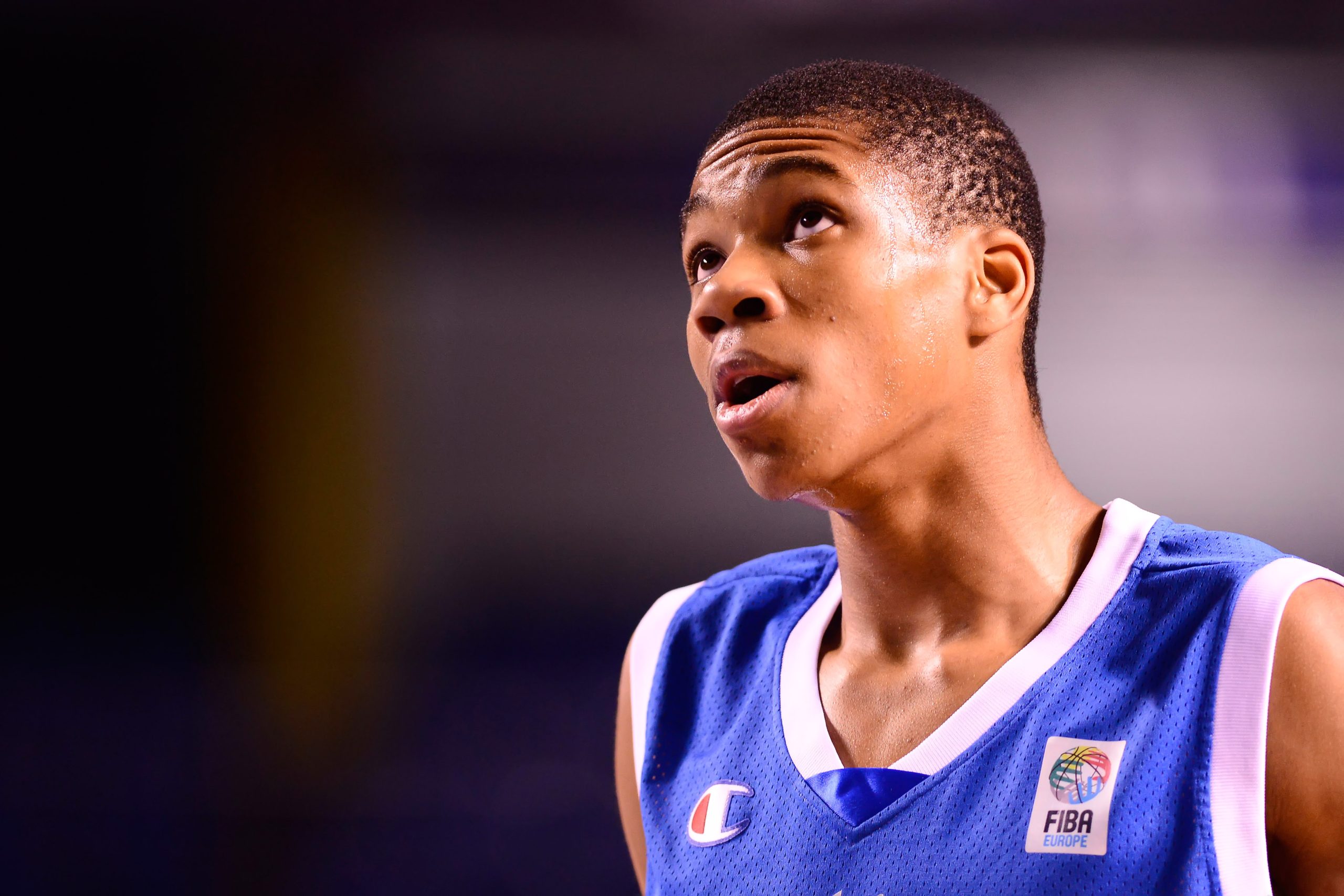 Ο πρόεδρος των Μπακς δώρισε στον Αντετοκούνμπο ένα… κεφάλι τυρί (βίντεο)