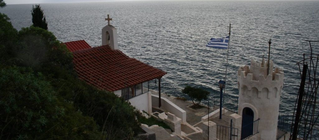 Άγιος Νικόλαος ο κρασόκτιστος – Το ξωκλήσι που έχει φτιαχτεί από κρασί