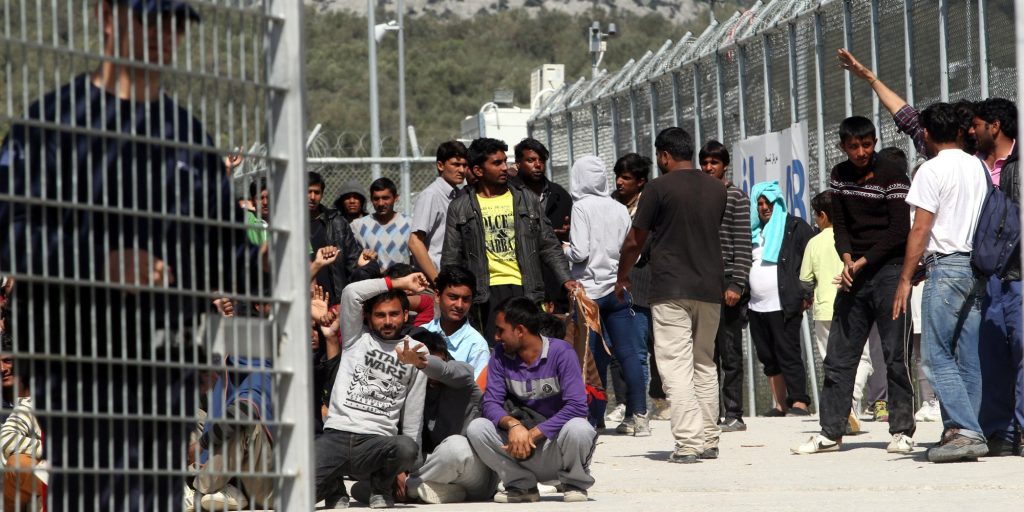 Μόρια: Φέρνουν ακόμη 4.000 παράνομους μετανάστες στην… ενδοχώρα από τη Λέσβο