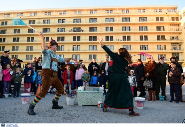 Κλόουν (κανονικοί και άλλοι…) στο υπουργείο Εθνικής Αμυνας (φωτό)