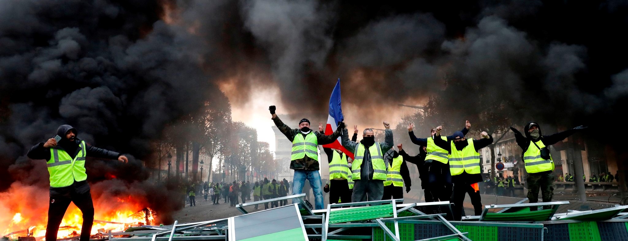 Παρίσι: 12 τεθωρακισμένα και 89 χιλιάδες αστυνομικοί – Φόβος για σοβαρά επεισόδια