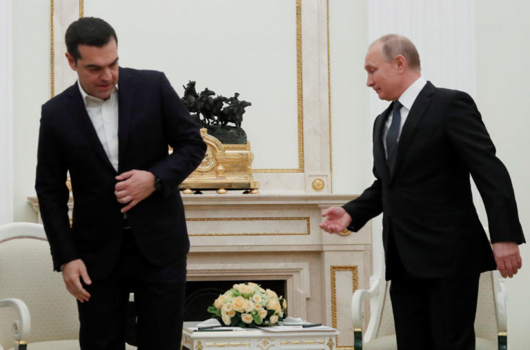 Συνάντηση Τσίπρα- Πούτιν: Οι σύντομες τοποθετήσεις και η… «υπόκλιση» του Β.Πούτιν στον Κατρούγκαλο (φωτο)