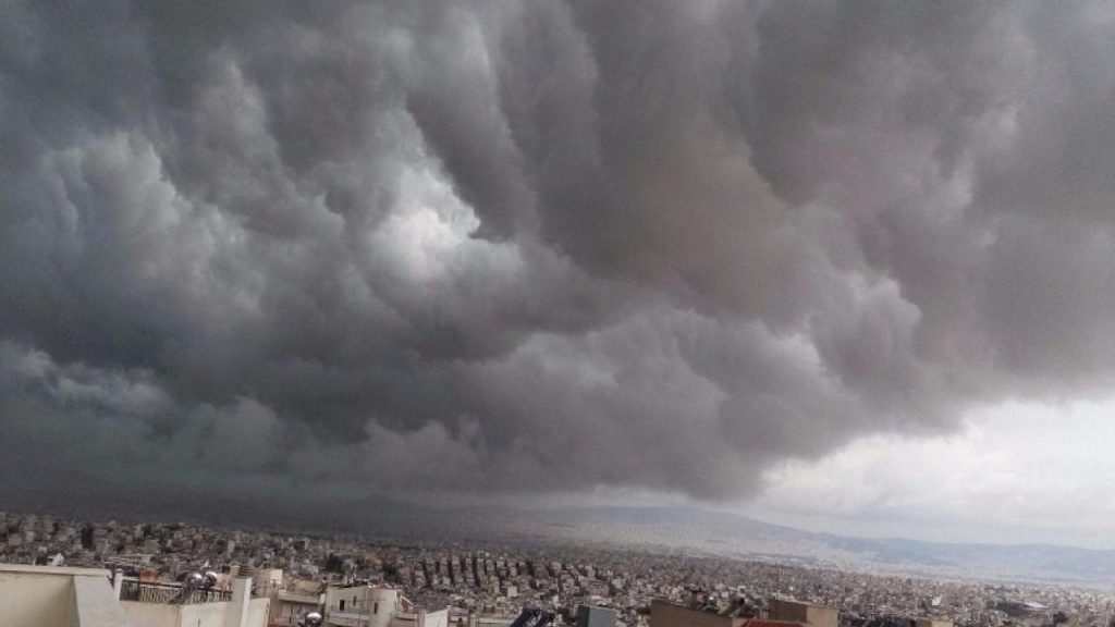 Καιρός: Βροχές, καταιγίδες και κρύο σήμερα