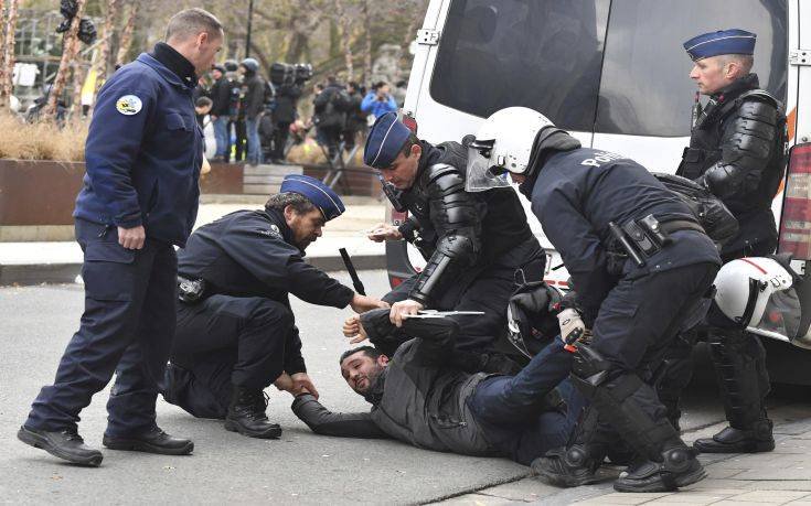 «Κίτρινα γιλέκα» και στις Βρυξέλλες: Δεκάδες συλλήψεις και συγκρούσεις με την Αστυνομία