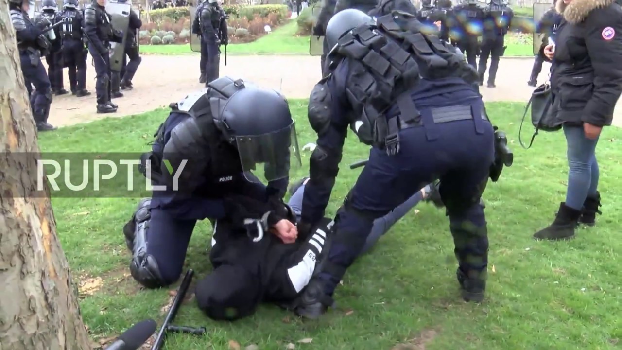 Γαλλία: Ότι κινείται… συλλαμβάνεται – 1385 άτομα  υπό προσωρινή κράτηση! (upd)