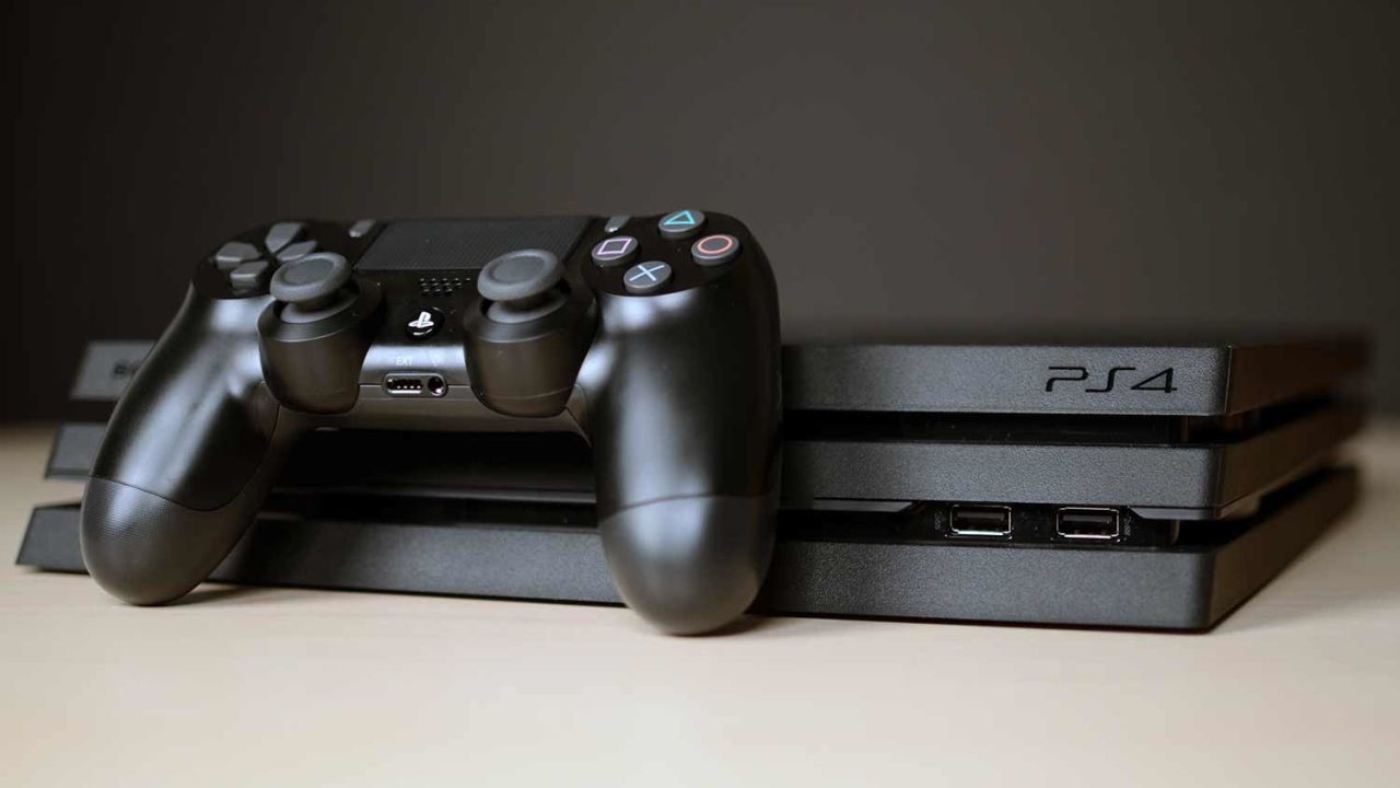 Έκοψε με αλυσοπρίονο το PlayStation του γιου του επειδή… τον μετέτρεπε σε «παντελώς ηλίθιο» (φωτο)