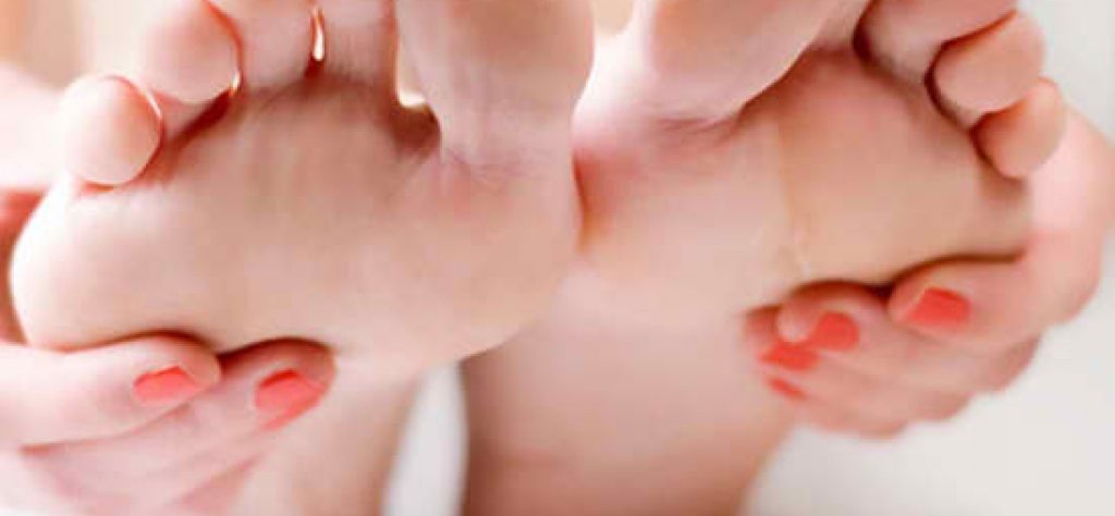 Όσο μεγαλώνουμε εμείς μεγαλώνουν και τα πόδια μας – Γιατί συμβαίνει αυτό;