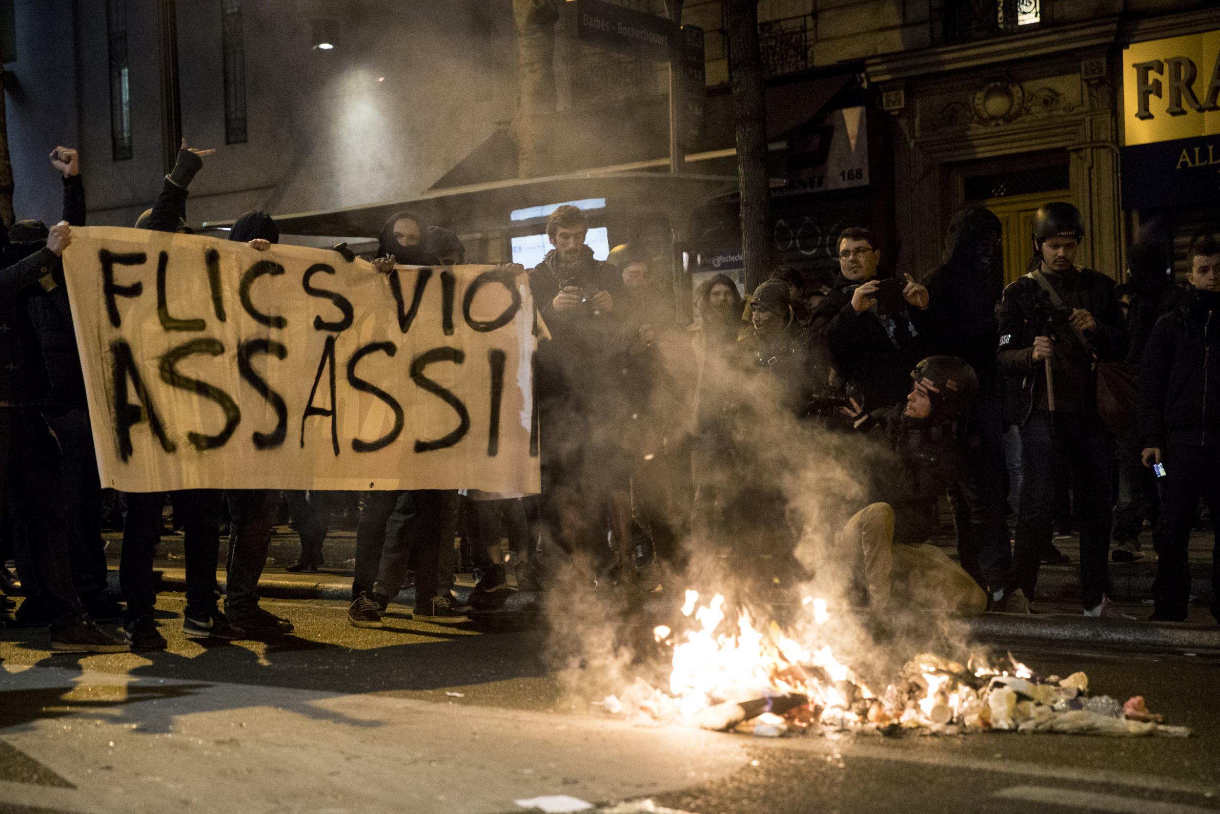 Μπορντό: Πλιάτσικο από διαδηλωτές σε κατάστημα με ηλεκτρονικά είδη (βίντεο)