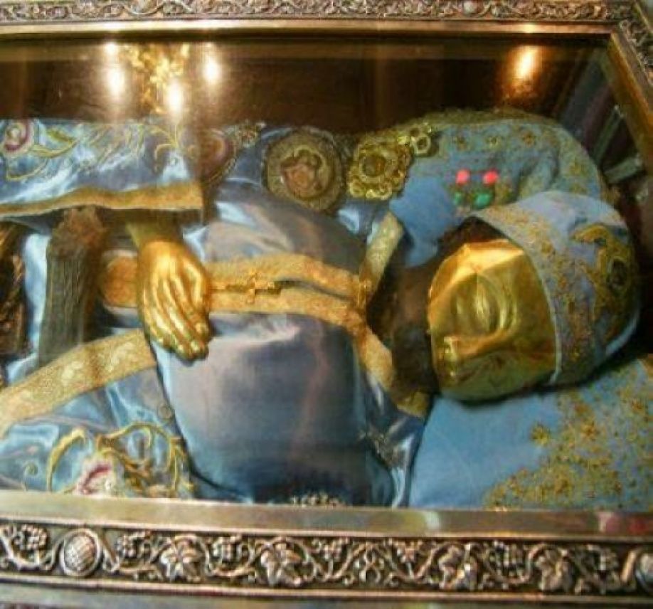 Ανατριχιαστικό: Ο Άγιος Ιωάννης ο Ρώσος ζητά την αλλαγή των αμφίων του!