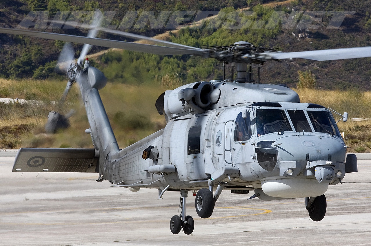 Ελικόπτερο του Ναυτικού «τρόμαξε» θαμώνες στην παραλιακή του Αιγίου