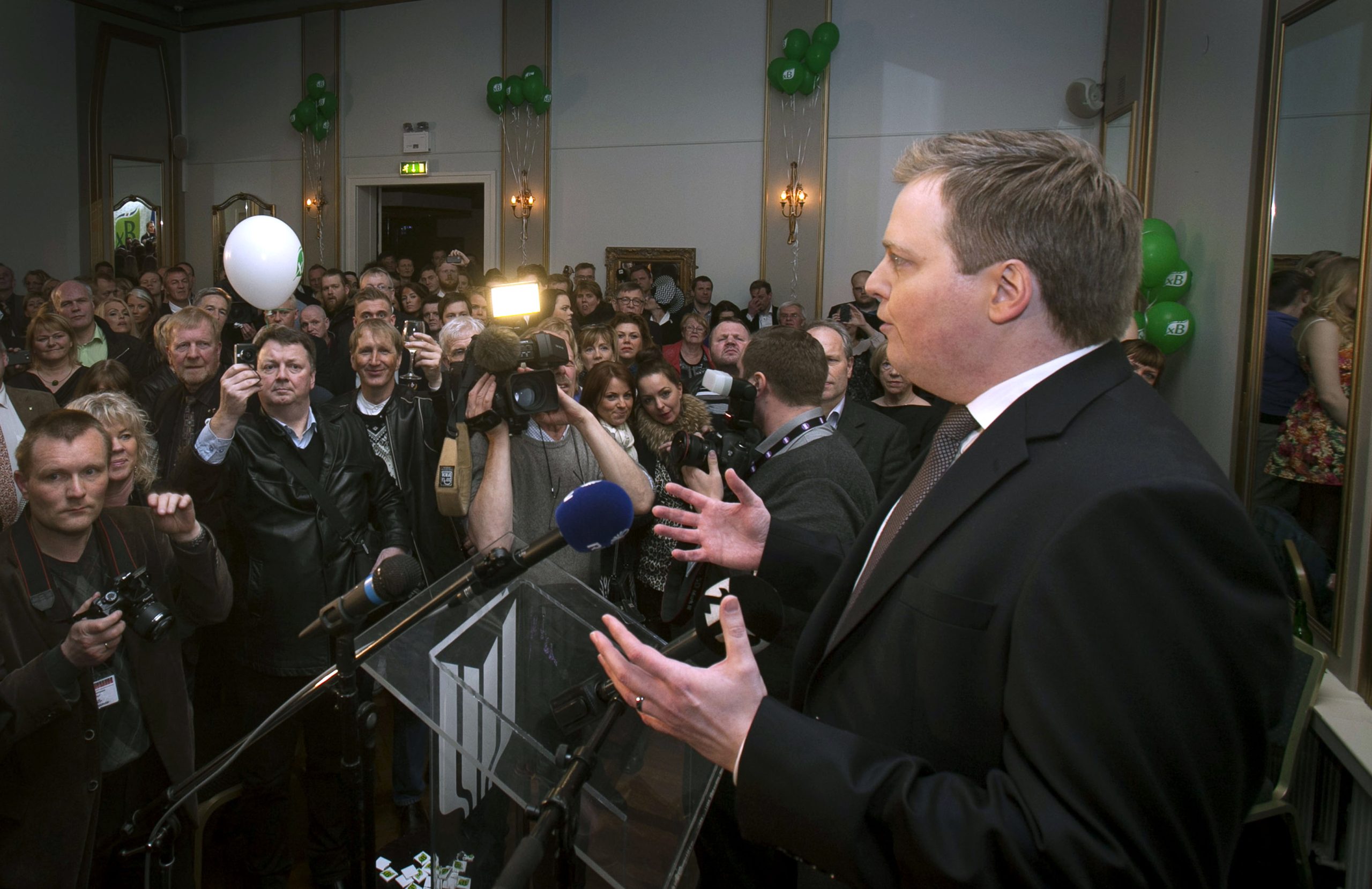 Ισλανδία: Πρώην πρωθυπουργός βαθμολογούσε γυναίκες βουλευτές σχετικά με το πόσο επιθυμητές είναι… για κρεβάτι