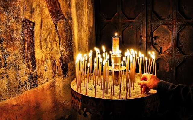 Γιατί δεν πρέπει να σβήνονται νωρίς τα κεριά που ανάβουμε στην Εκκλησία