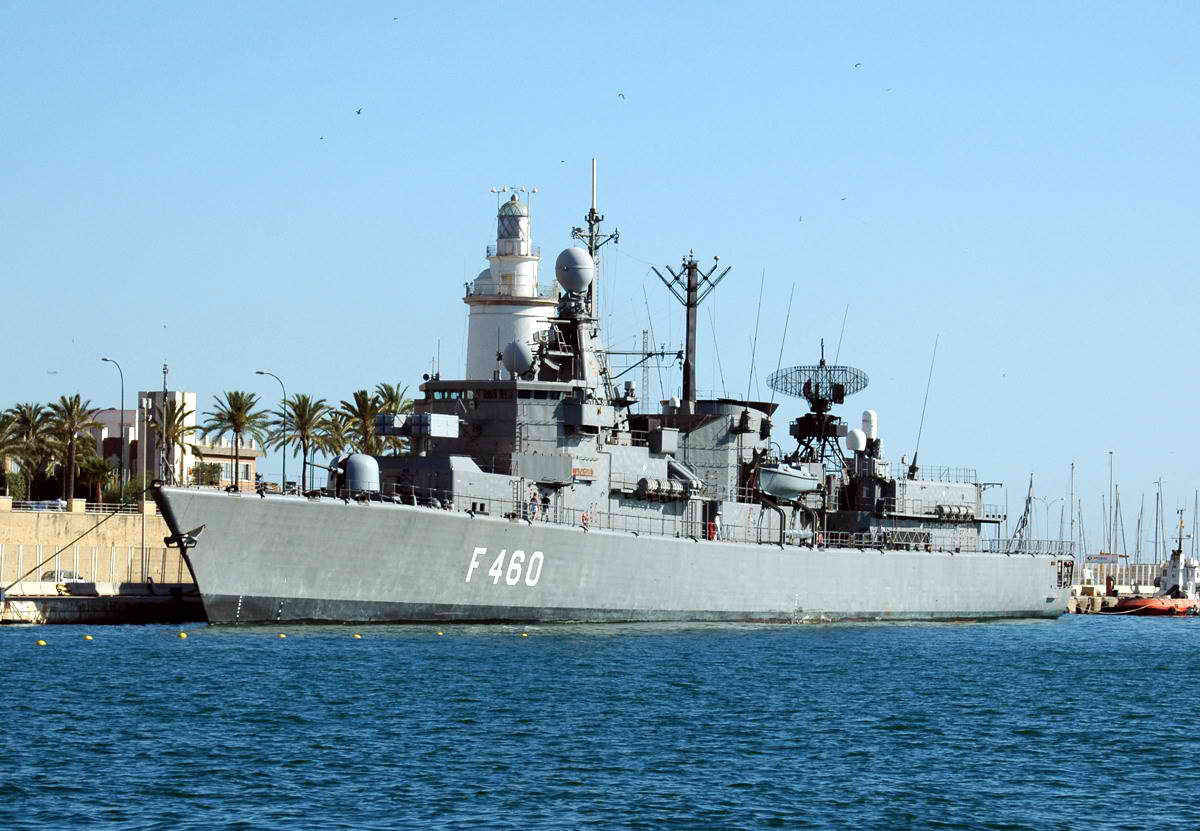 Ξεπέρασαν τους 5.500 οι επισκέπτες των τριών πολεμικών πλοίων που κατέπλευσαν στον Πειραιά