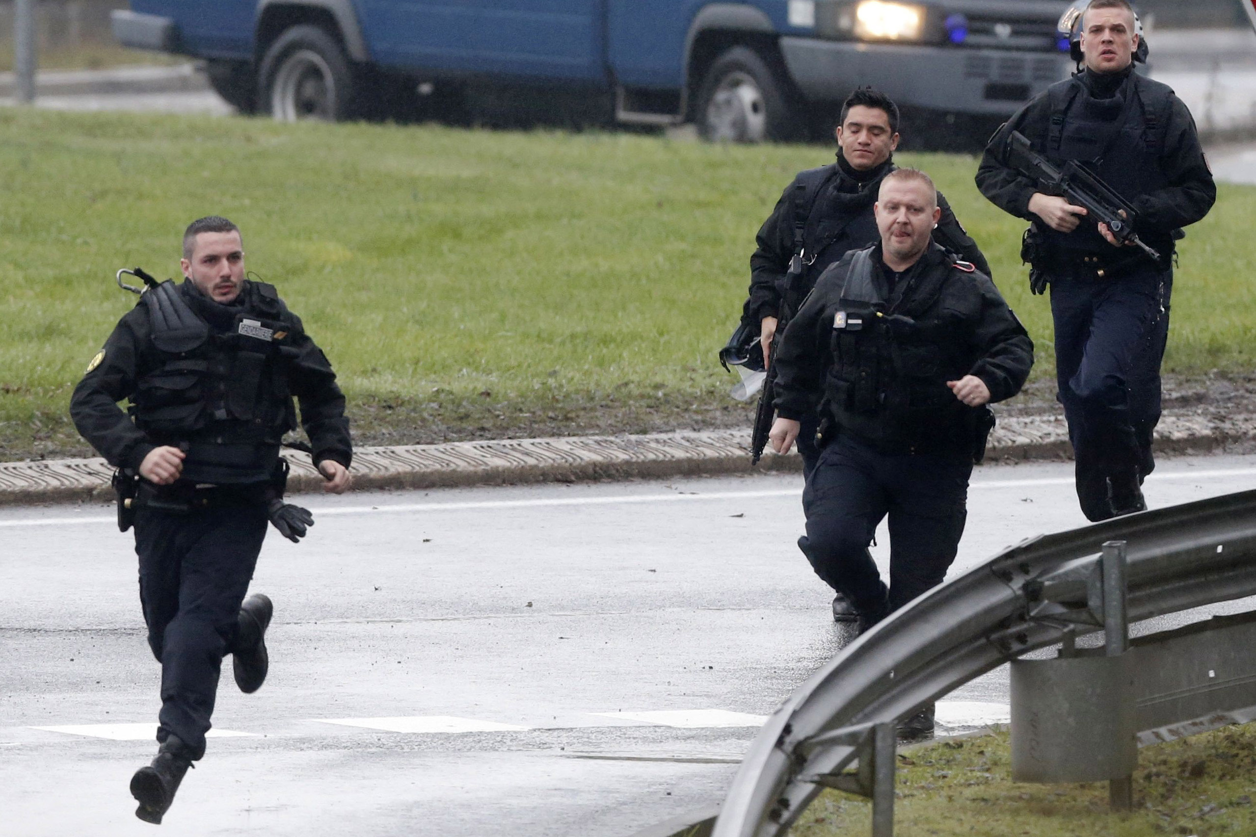 Mάχη στο Στρασβούργο: Σφοδρή ανταλλαγή πυρών – Ακροβολίστηκαν ειδικές δυνάμεις –  4 νεκροί, 11 τραυματίες (upd,φωτό)
