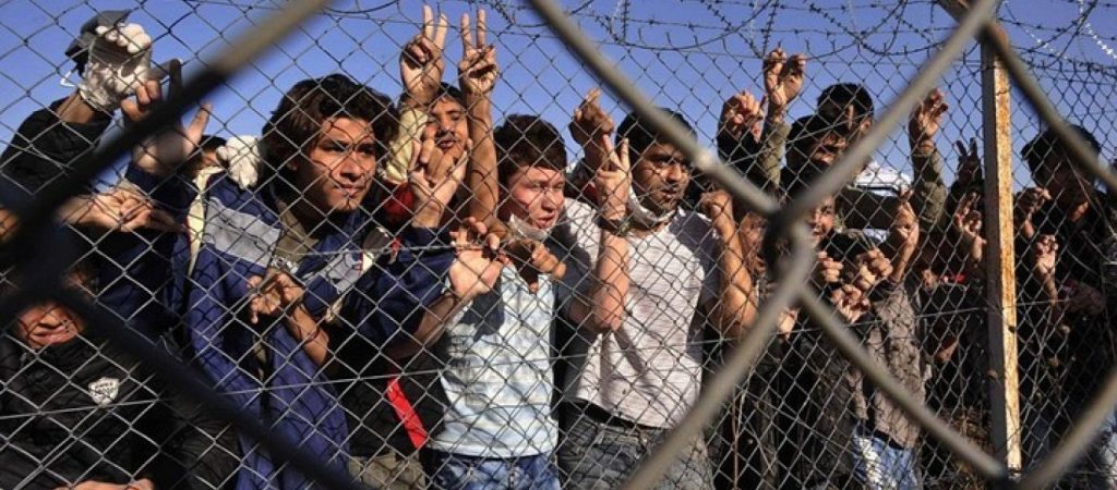 Πρόσφυγες διαμαρτύρονται αυτήν την ώρα στα Διαβατά για τις συνθήκες διαβίωσής τους
