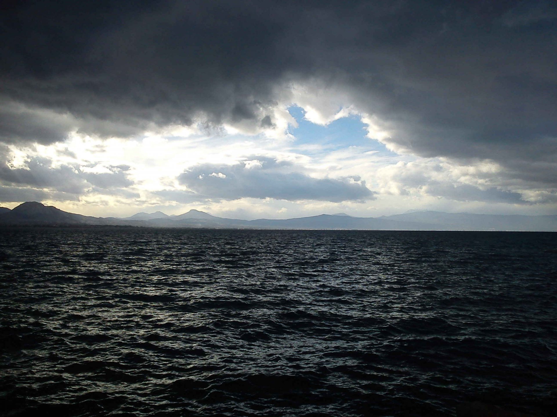 Καιρός: Άστατος ο καιρός σήμερα με βροχές, καταιγίδες και χιόνια στα ηπειρωτικά