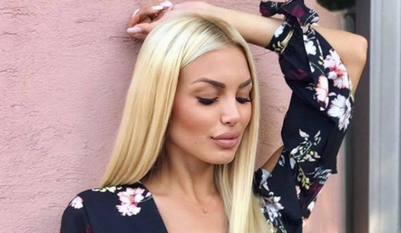 Τα «καρφιά» της Παναγιώταρου για την φωτογραφία της Ιωάννας Τούνη στο Μνημείο του Ολοκαυτώματος (βίντεο)