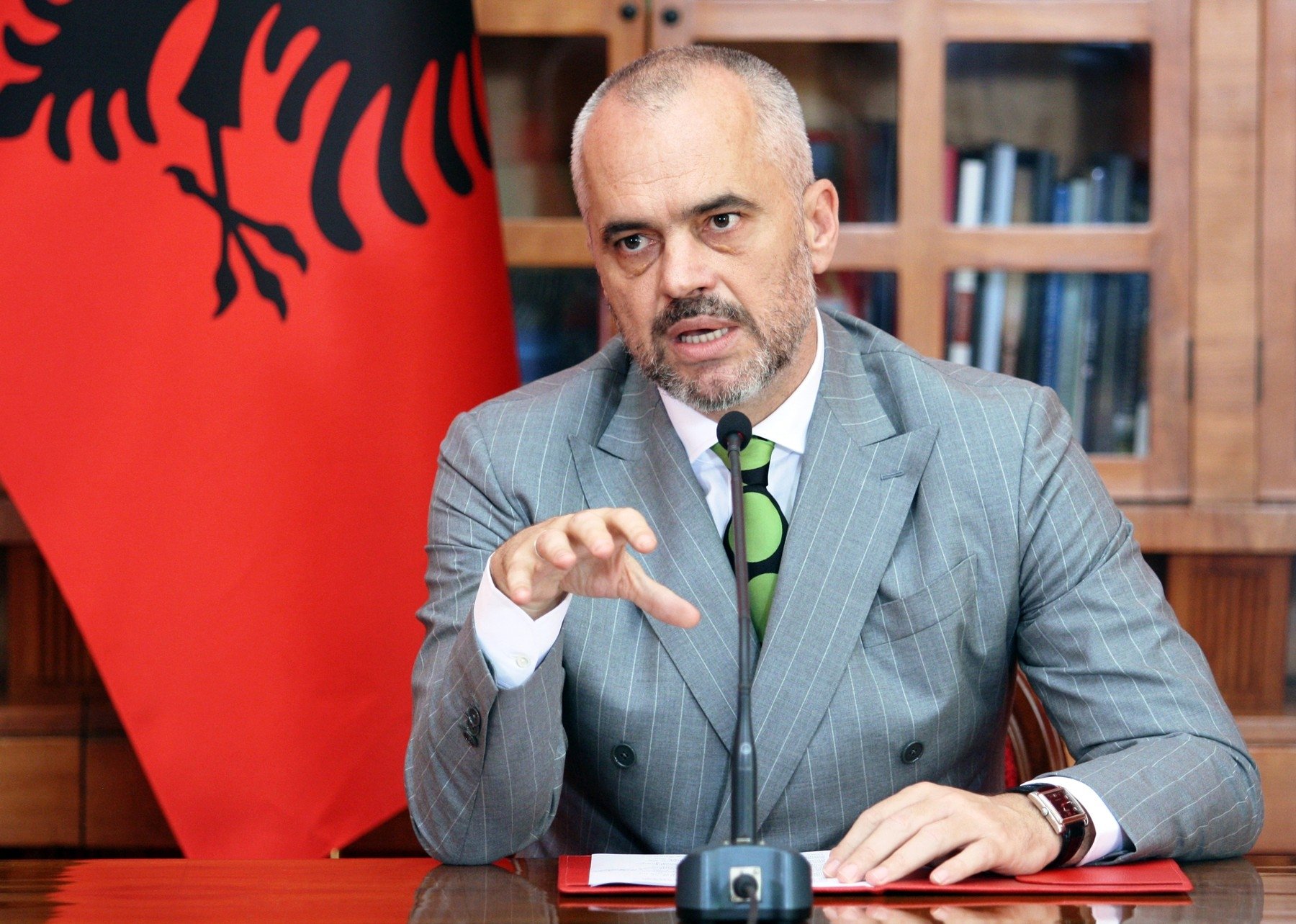 Προκλητική απάντηση του αλβανικού ΥΠΕΞ: «Διαστρέβλωση της πραγματικότητας η αρπαγή περιουσιών στη Χειμάρρα»