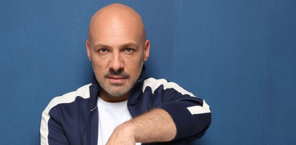 Νίκος Μουτσινάς: «Καράφλιασε» όταν άκουσε πως τον περιέγραψαν στο «Ρουκ Ζουκ»