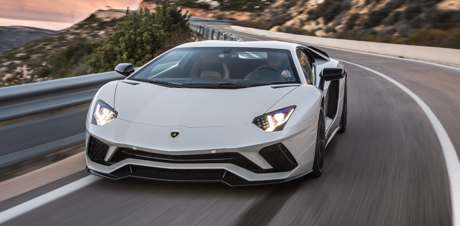 Το βίντεο που έγινε viral: Τη φλερτάρει & «τρώει χυλόπιτα» – Όταν μπαίνει στη Lamborghini τότε εκείνη το ξανασκέφτεται