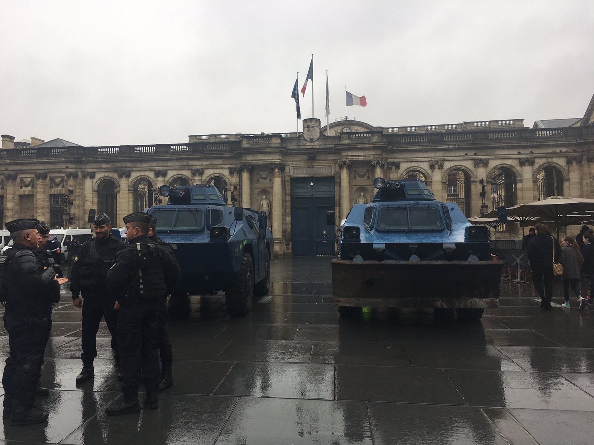 «Μάχη» Μπάνον-Σόρος στην Γαλλία – Γάλλοι στρατηγοί &  Ν.Τραμπ «ανατρέπουν» τον Ε.Μακρόν: «Ενοχος προδοσίας»