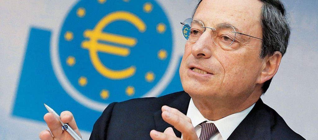 Μ. Ντράγκι: «Η εξάπλωση των ανελεύθερων δυνάμεων απειλεί το ευρώ»