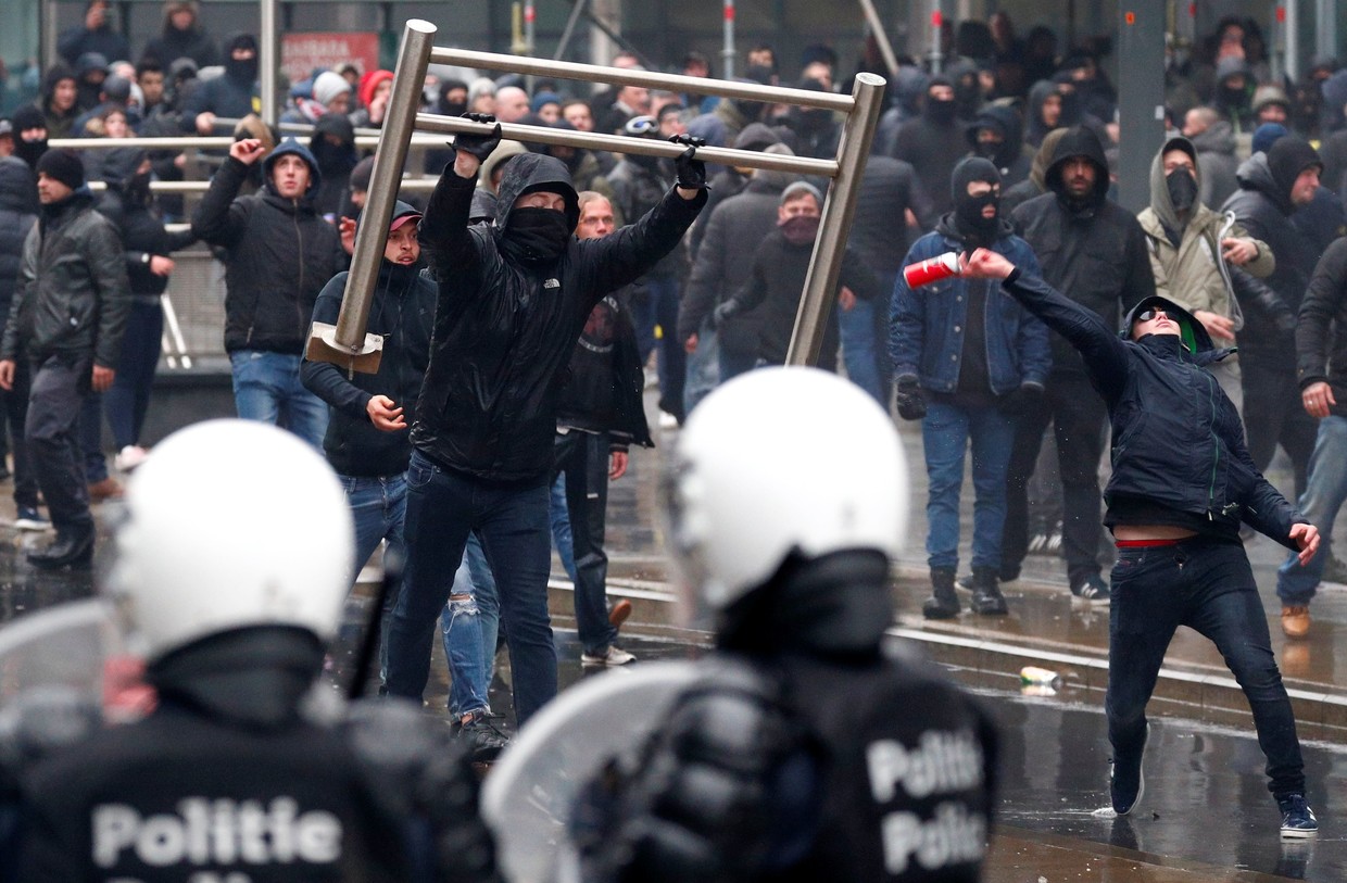 Βρυξέλες: Μαζικές διαδηλώσεις  κατά του «συμφώνου μετανάστευσης» του ΟΗΕ – Συγκρούσεις  με την αστυνομία