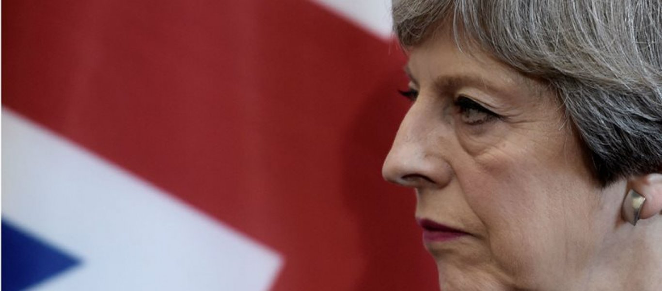 Η Τ. Μέι «κουνάει το δάχτυλο» στον Τ. Μπλερ: «Επιχειρεί να υπονομεύσει τις διαπραγματεύσεις για το Brexit»