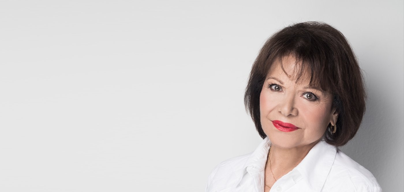 Πίτσα Παπαδοπούλου: Τραγούδησε μέσα στο τραμ ύστερα από παράκληση ενός επιβάτη (βίντεο)