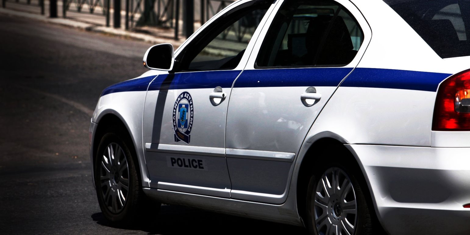 Ύποπτο καμένο όχημα εντοπίστηκε στα Πετράλωνα- Η ΕΛ.ΑΣ. εξετάζει αν το χρησιμοποίησαν οι βομβιστές του ΣΚΑΪ