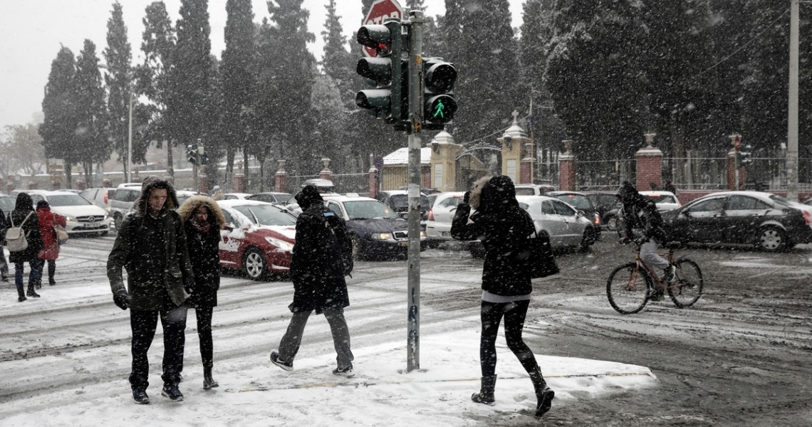 Καιρική «βόμβα»: Πυκνές χιονοπτώσεις, καταιγίδες και πτώση της θερμοκρασίας