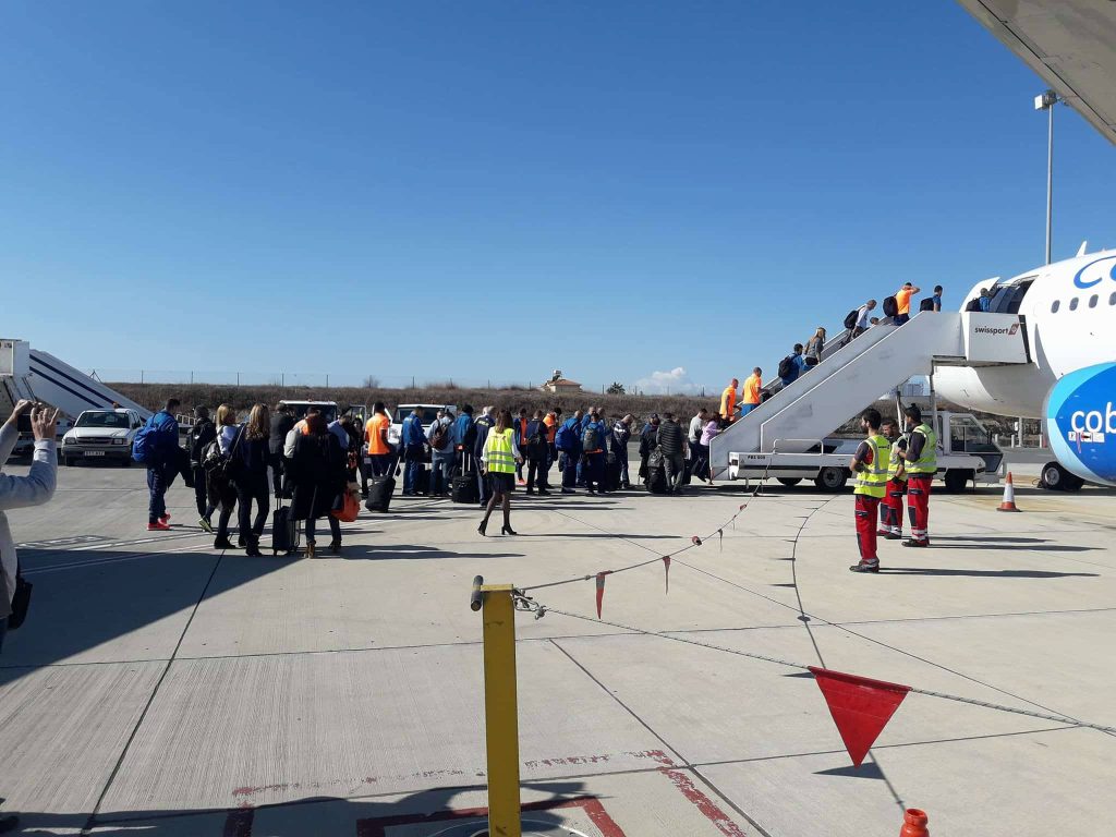 Γνωρίζετε γιατί η επιβίβαση στα αεροπλάνα γίνεται πάντα από αριστερά;