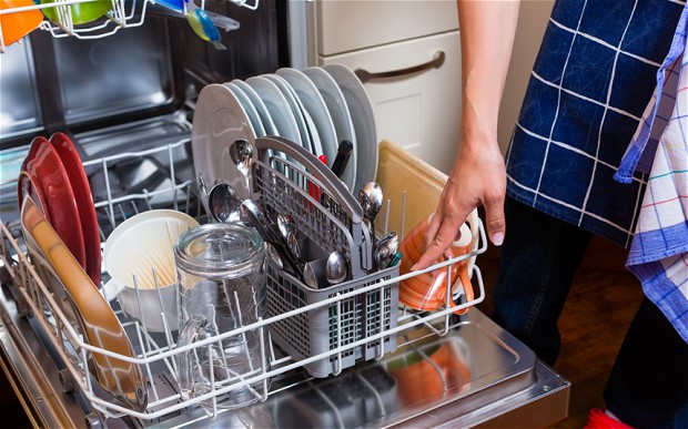Αντικείμενα που δεν πρέπει να βάλετε ποτέ στο πλυντήριο πιάτων!